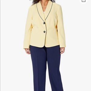 Beautiful ❤️🔥Le Suit Women's 2 Button Shawl Collar Crepe Slim Pant Suit